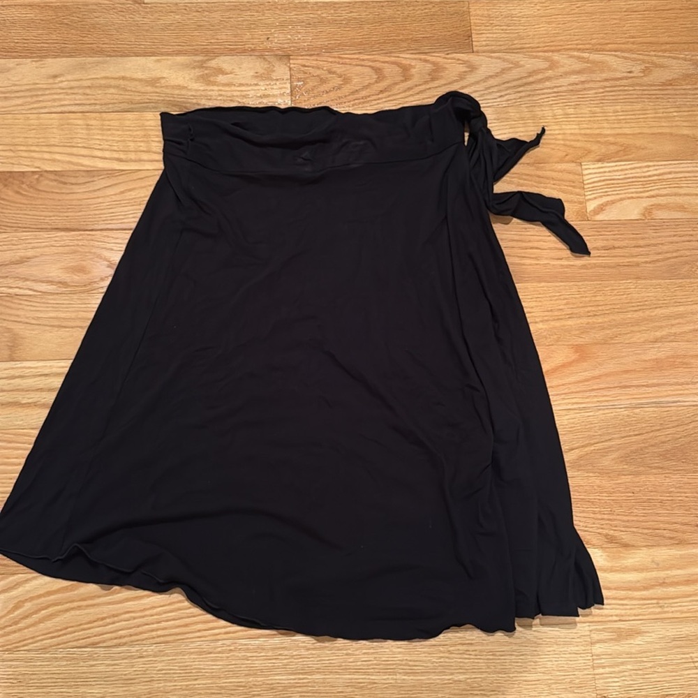 Elegant Black Wrap Skirt by Fashionista